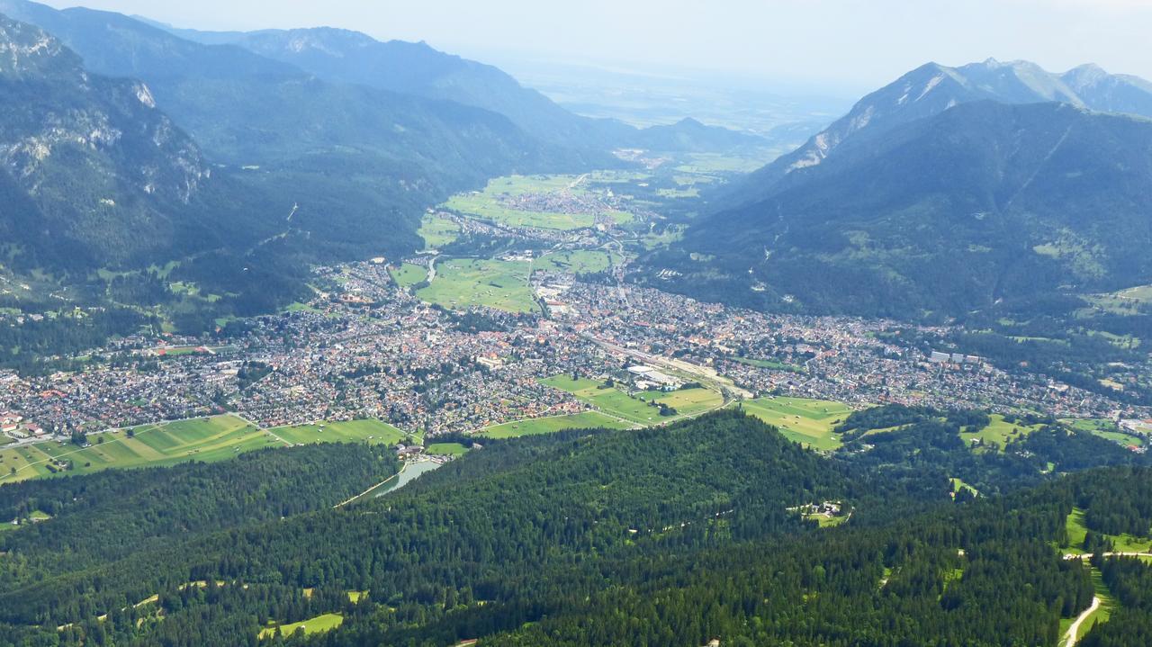 Ferienwohnung Am Kurpark -Wohnung 3,150Qm- Mit Lift Garmisch-Partenkirchen Exterior photo